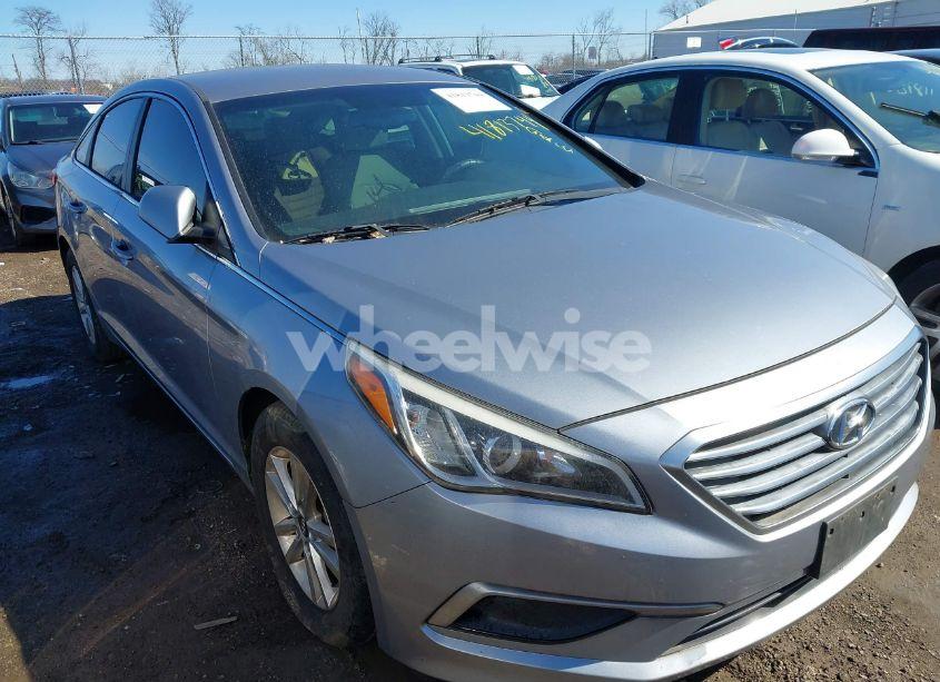 2016 Hyundai Sonata SE (VIN 5NPE24AF0GH386233) main photo