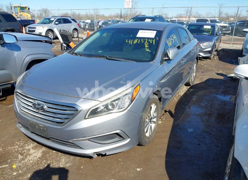 Photo 2 of 2016 Hyundai Sonata SE (VIN 5NPE24AF0GH386233)