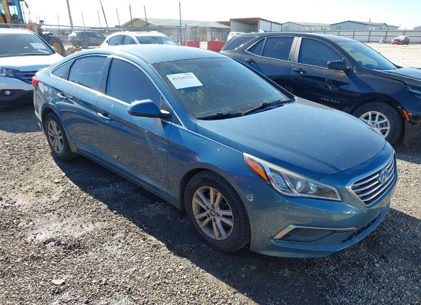 2016 Hyundai Sonata SE (VIN 5NPE24AF0GH417352) main photo