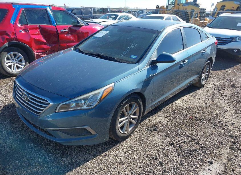 Photo 2 of 2016 Hyundai Sonata SE (VIN 5NPE24AF0GH417352)