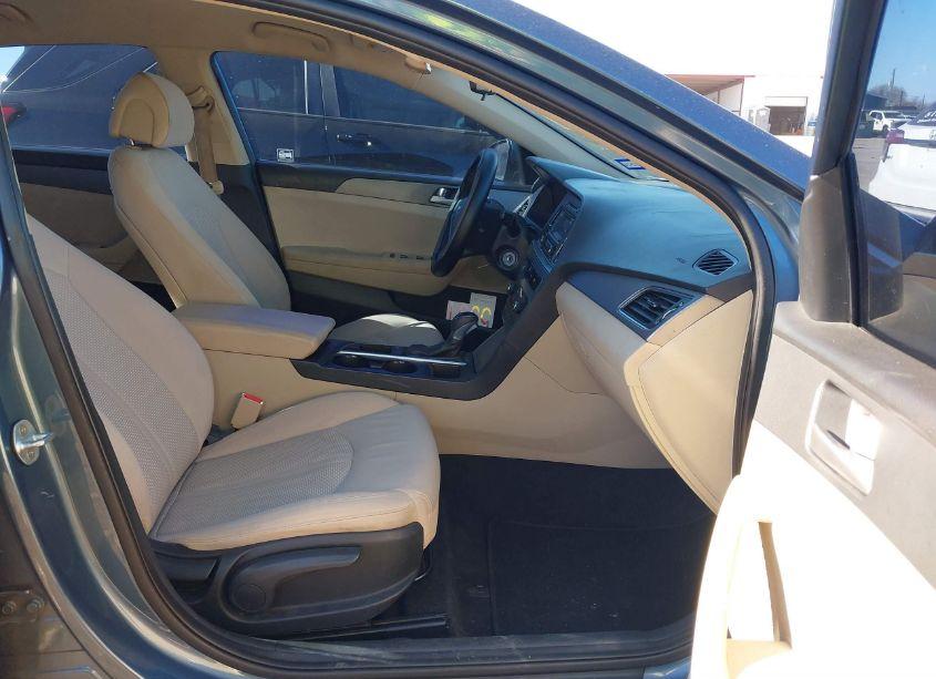 Photo 5 of 2016 Hyundai Sonata SE (VIN 5NPE24AF0GH417352)