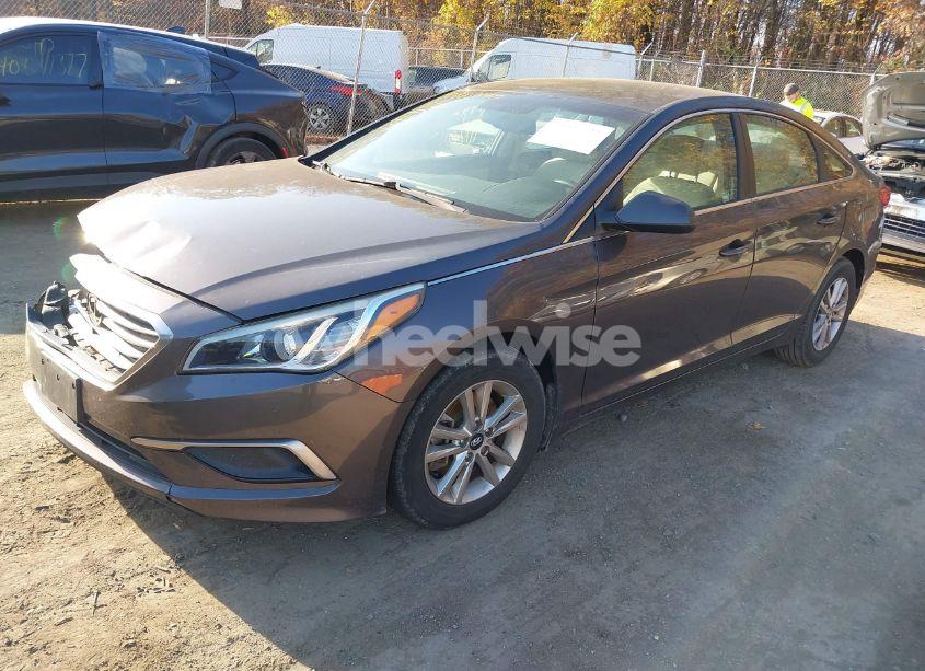 Photo 2 of 2016 Hyundai Sonata SE (VIN 5NPE24AF0GH435317)