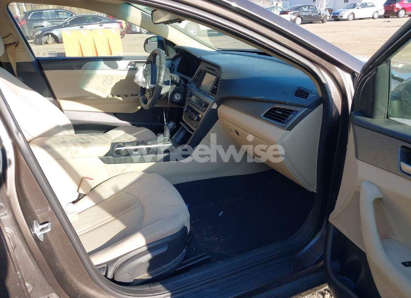 Photo 5 of 2016 Hyundai Sonata SE (VIN 5NPE24AF0GH435317)