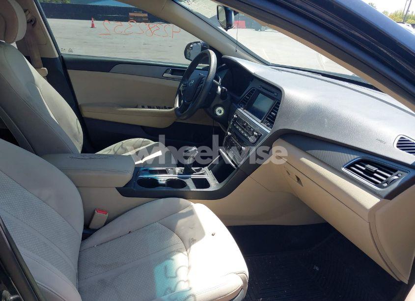 Photo 5 of 2017 Hyundai Sonata SE (VIN 5NPE24AF0HH445024)