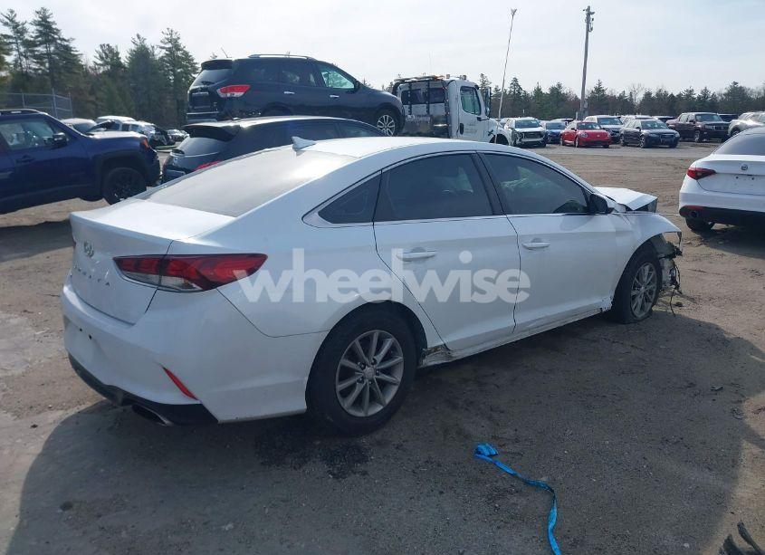 Photo 4 of 2018 Hyundai Sonata SE (VIN 5NPE24AF0JH600287)