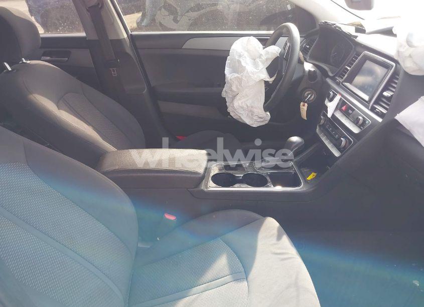 Photo 5 of 2018 Hyundai Sonata SE (VIN 5NPE24AF0JH600287)