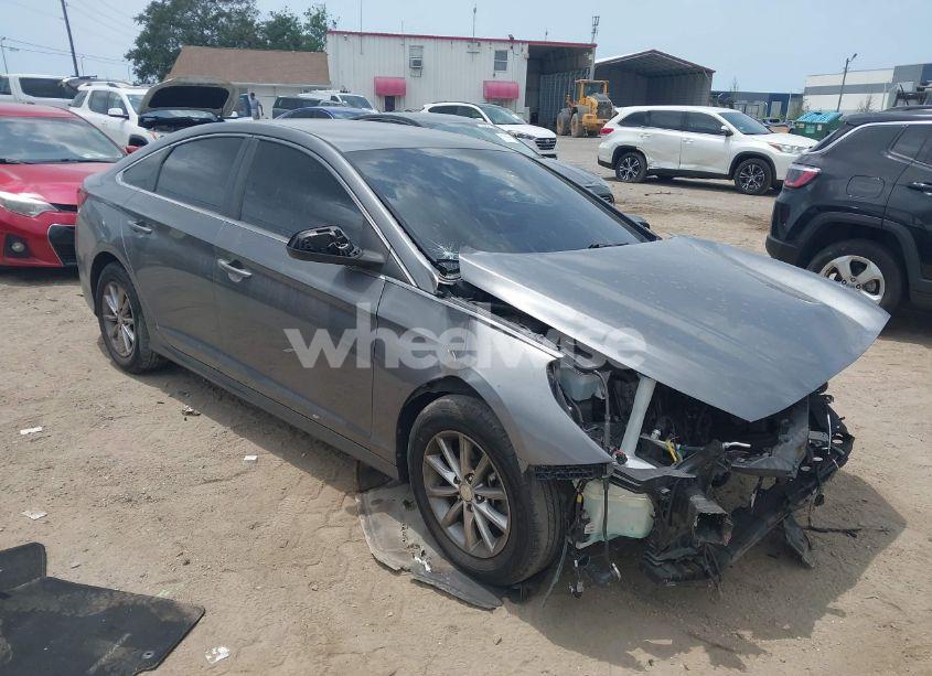 2018 Hyundai Sonata SE (VIN 5NPE24AF0JH617106) main photo