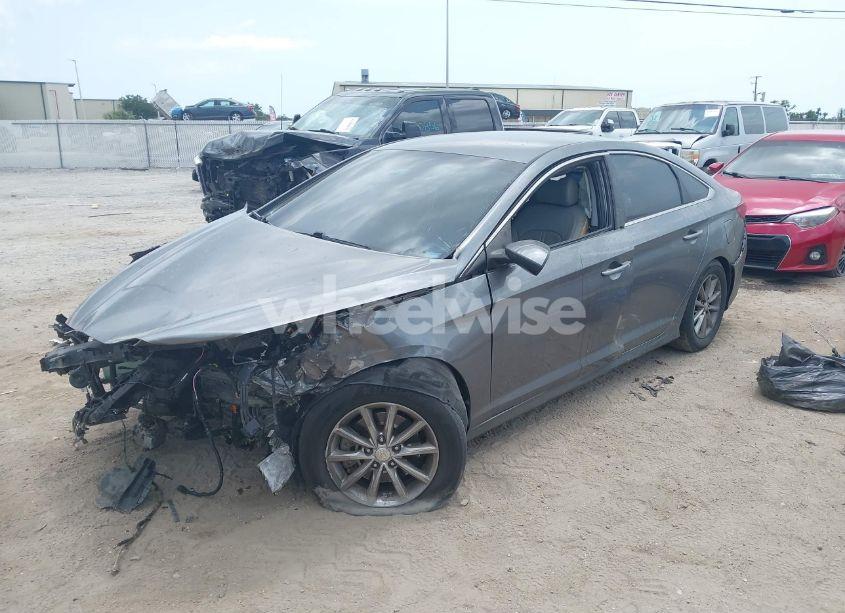 Photo 2 of 2018 Hyundai Sonata SE (VIN 5NPE24AF0JH617106)