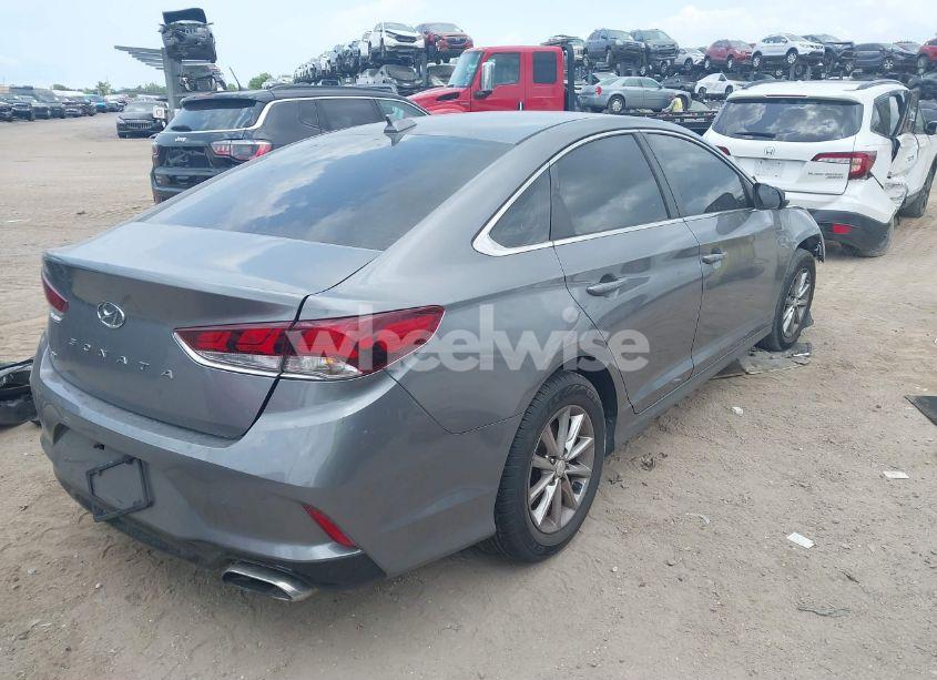 Photo 4 of 2018 Hyundai Sonata SE (VIN 5NPE24AF0JH617106)