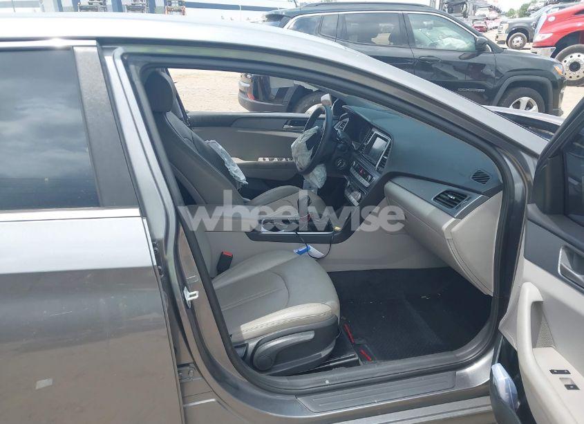 Photo 5 of 2018 Hyundai Sonata SE (VIN 5NPE24AF0JH617106)