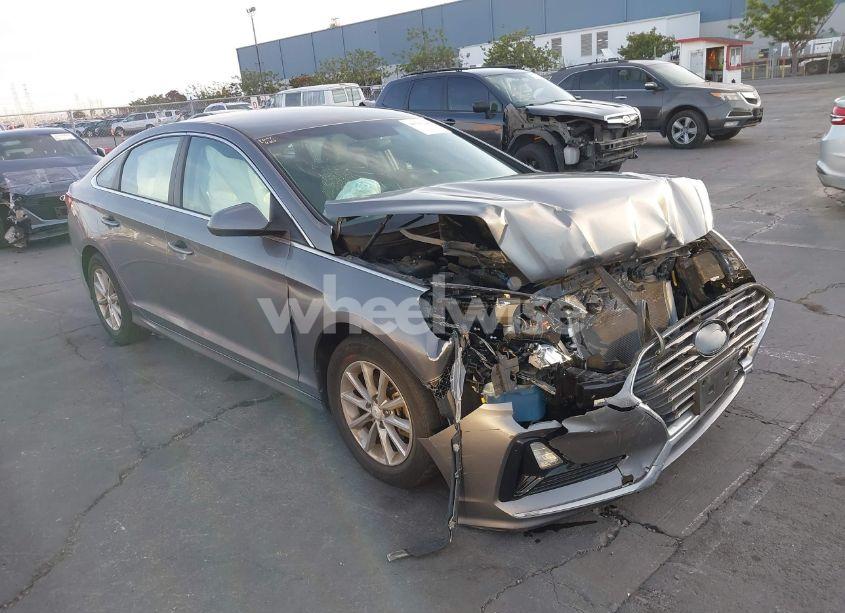 2018 Hyundai Sonata SE (VIN 5NPE24AF0JH619292) main photo