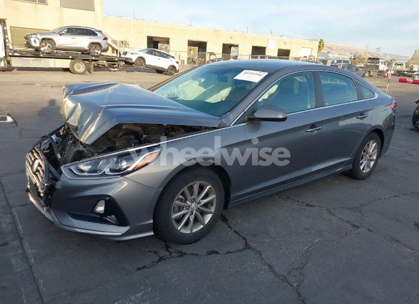 Photo 2 of 2018 Hyundai Sonata SE (VIN 5NPE24AF0JH619292)