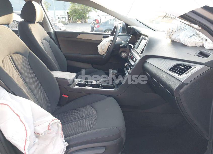 Photo 5 of 2018 Hyundai Sonata SE (VIN 5NPE24AF0JH619292)