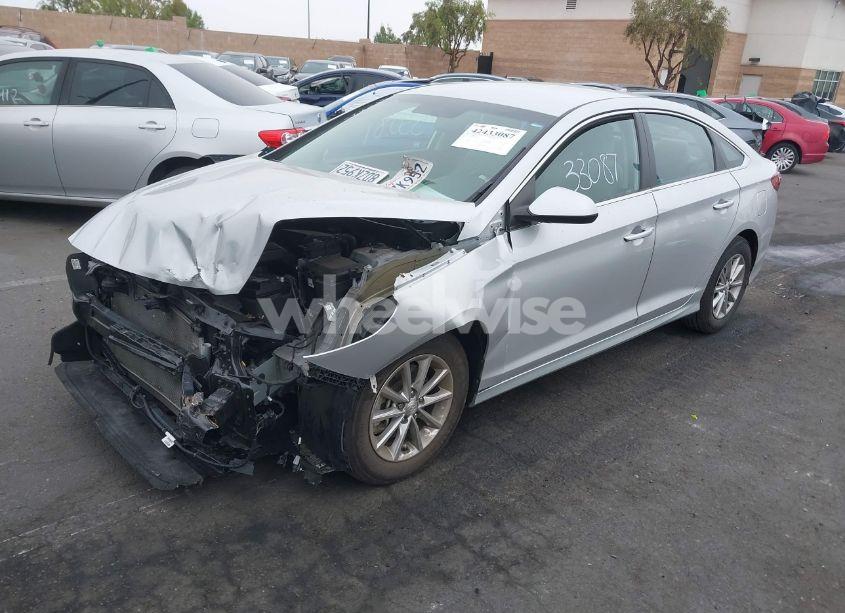 Photo 2 of 2018 Hyundai Sonata SE (VIN 5NPE24AF0JH629319)
