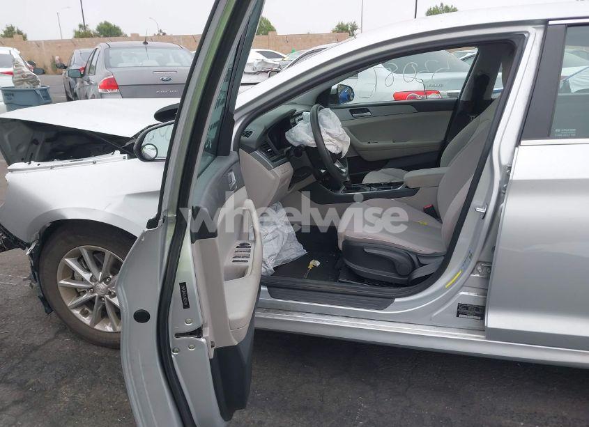Photo 5 of 2018 Hyundai Sonata SE (VIN 5NPE24AF0JH629319)