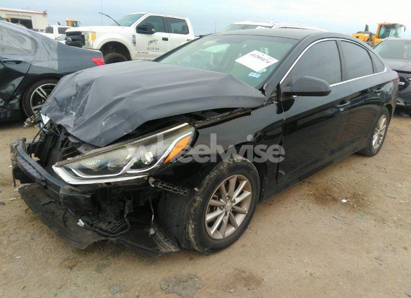 Photo 2 of 2018 Hyundai Sonata SE (VIN 5NPE24AF0JH646914)