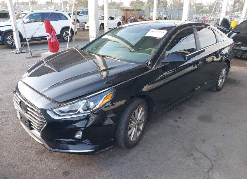 Photo 2 of 2018 Hyundai Sonata SE (VIN 5NPE24AF0JH674311)