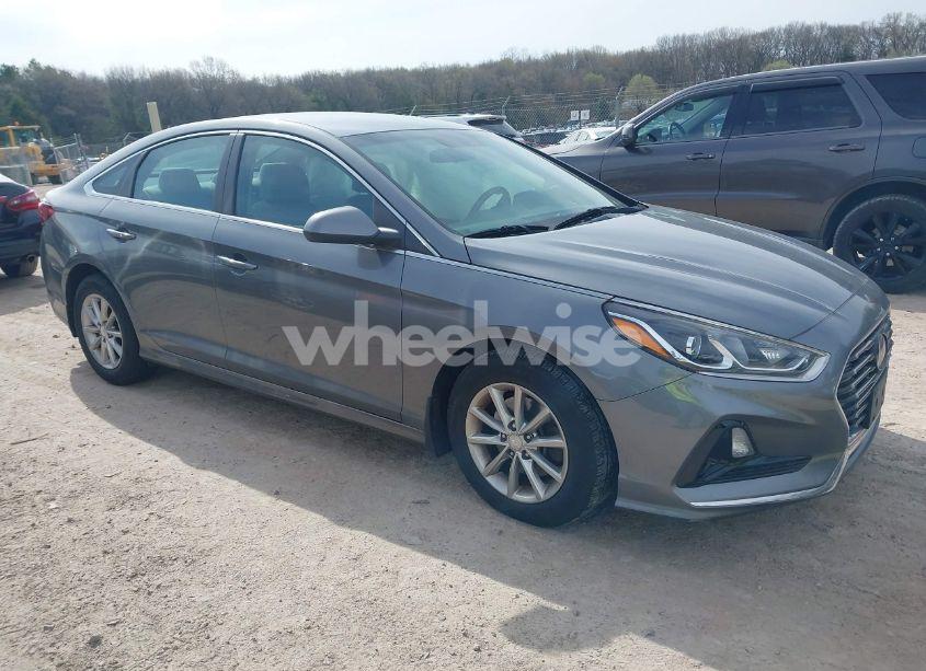 2018 Hyundai Sonata SE (VIN 5NPE24AF0JH679699) main photo