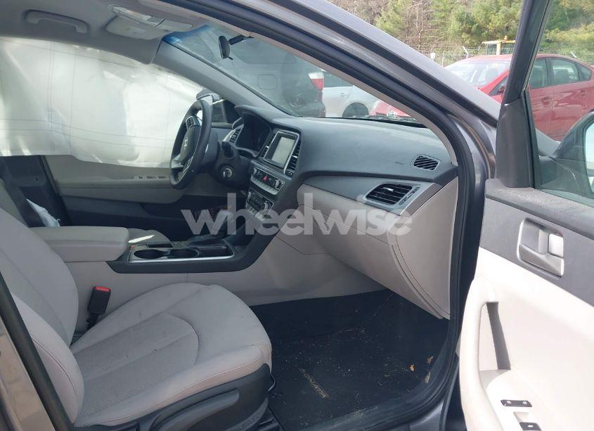 Photo 5 of 2018 Hyundai Sonata SE (VIN 5NPE24AF0JH679699)