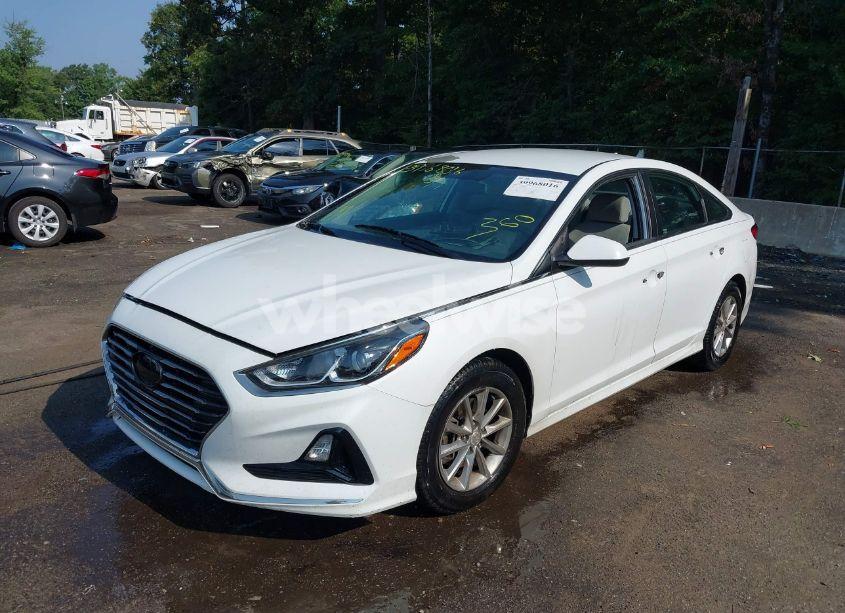 Photo 2 of 2018 Hyundai Sonata SE (VIN 5NPE24AF0JH680688)