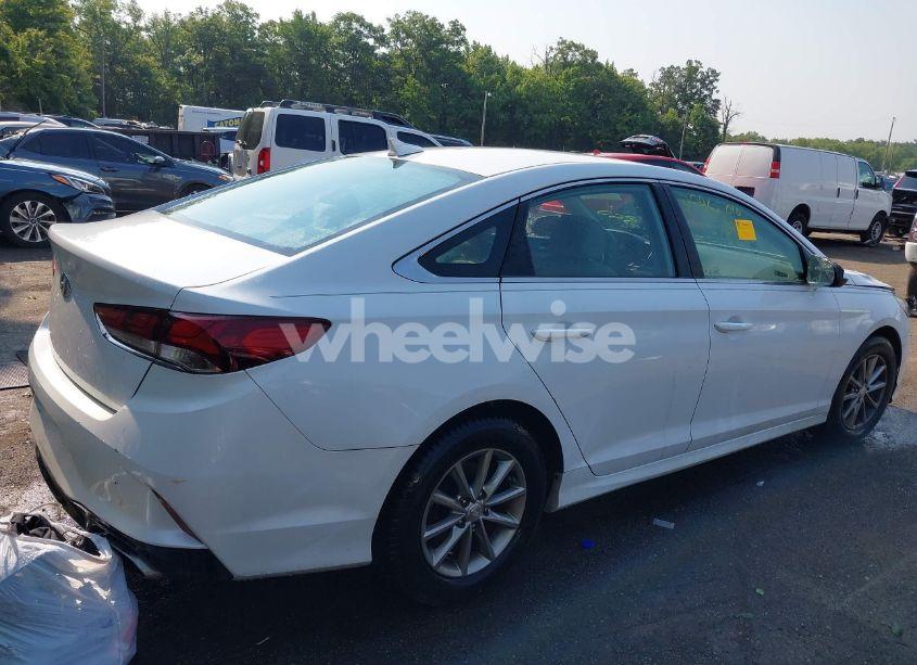 Photo 4 of 2018 Hyundai Sonata SE (VIN 5NPE24AF0JH680688)