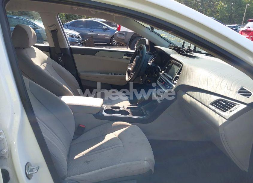 Photo 5 of 2018 Hyundai Sonata SE (VIN 5NPE24AF0JH680688)