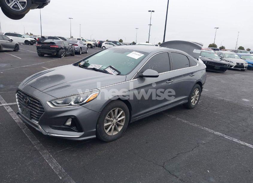 Photo 2 of 2018 Hyundai Sonata SE (VIN 5NPE24AF0JH692503)