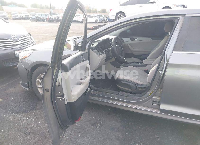 Photo 5 of 2018 Hyundai Sonata SE (VIN 5NPE24AF0JH692503)