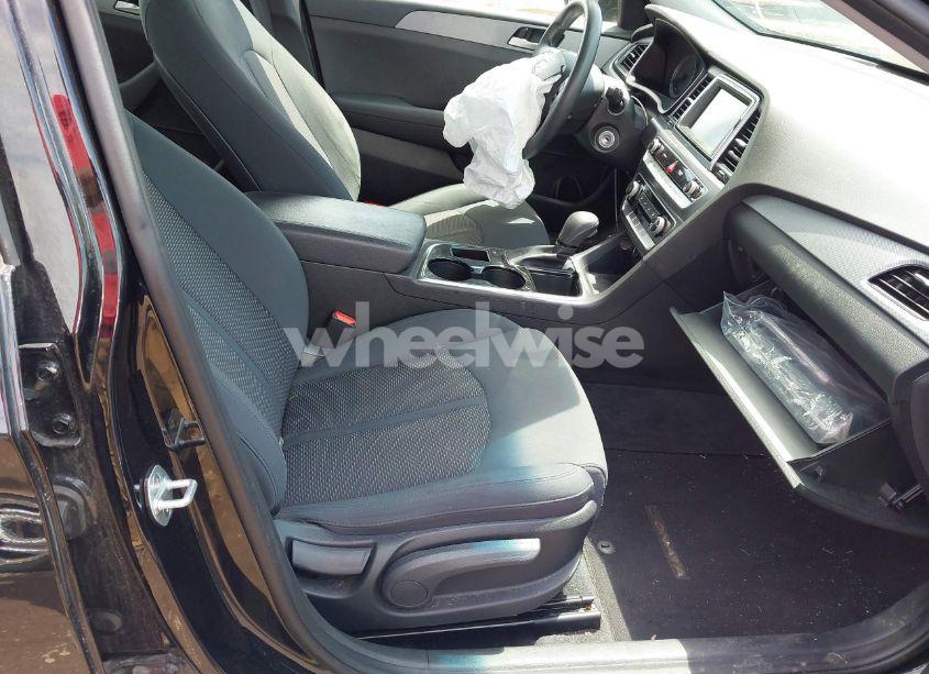 Photo 5 of 2018 Hyundai Sonata SE (VIN 5NPE24AF0JH693067)