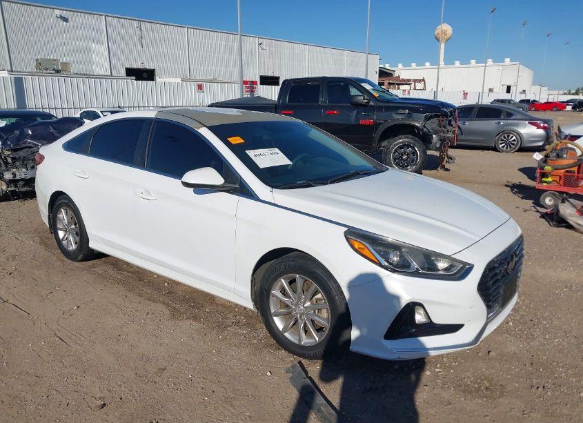 2018 Hyundai Sonata SE (VIN 5NPE24AF0JH696504) main photo