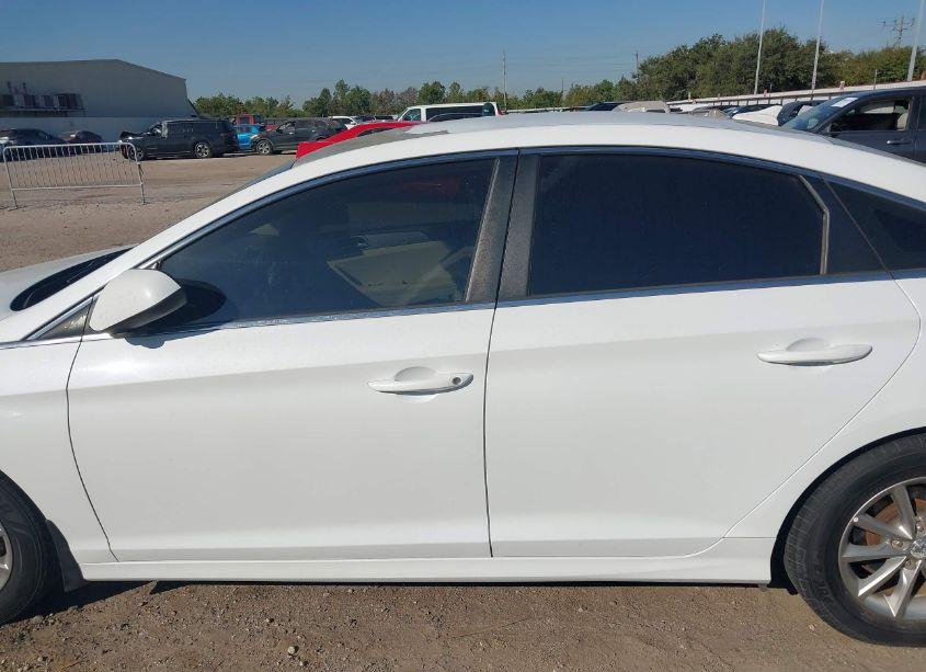 Photo 14 of 2018 Hyundai Sonata SE (VIN 5NPE24AF0JH696504)