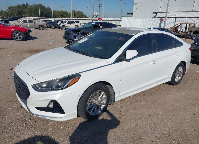Photo 2 of 2018 Hyundai Sonata SE (VIN 5NPE24AF0JH696504)