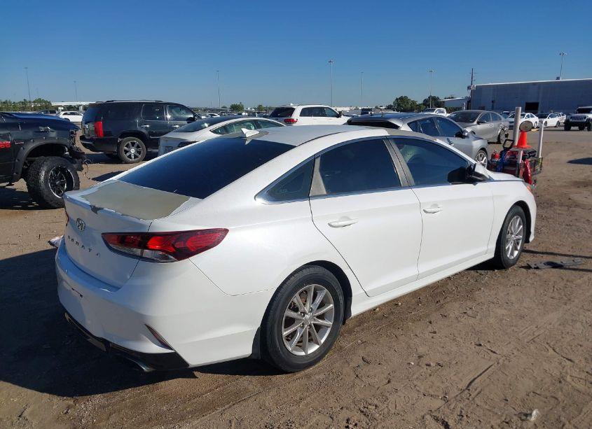 Photo 4 of 2018 Hyundai Sonata SE (VIN 5NPE24AF0JH696504)