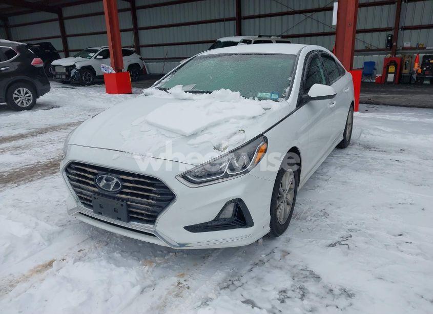 Photo 2 of 2018 Hyundai Sonata SE (VIN 5NPE24AF0JH696664)