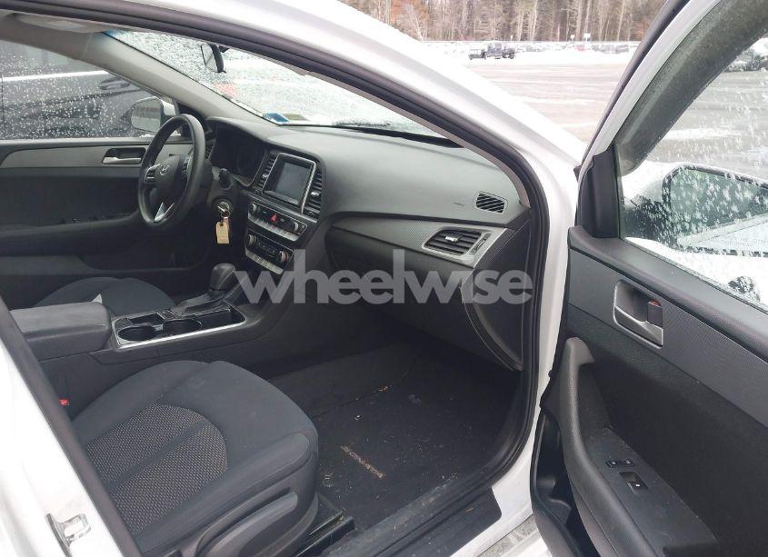 Photo 5 of 2018 Hyundai Sonata SE (VIN 5NPE24AF0JH696664)