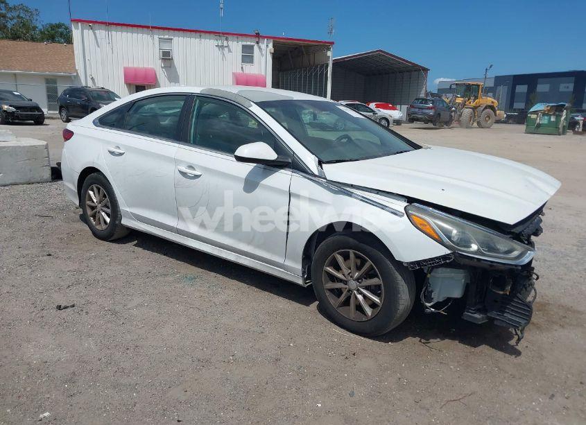 2018 Hyundai Sonata SE (VIN 5NPE24AF0JH697829) main photo