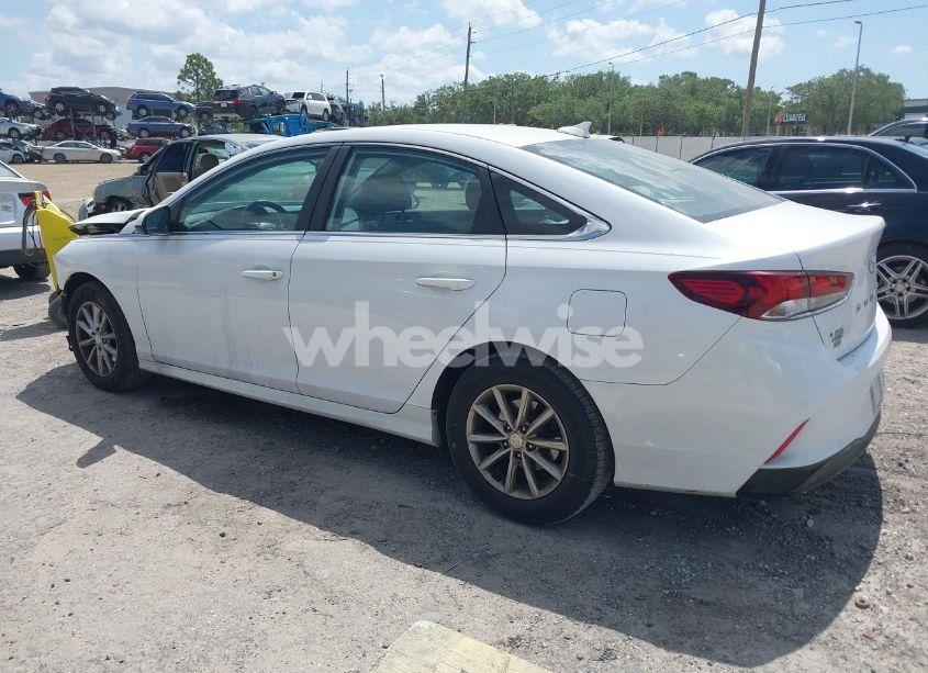 Photo 3 of 2018 Hyundai Sonata SE (VIN 5NPE24AF0JH697829)