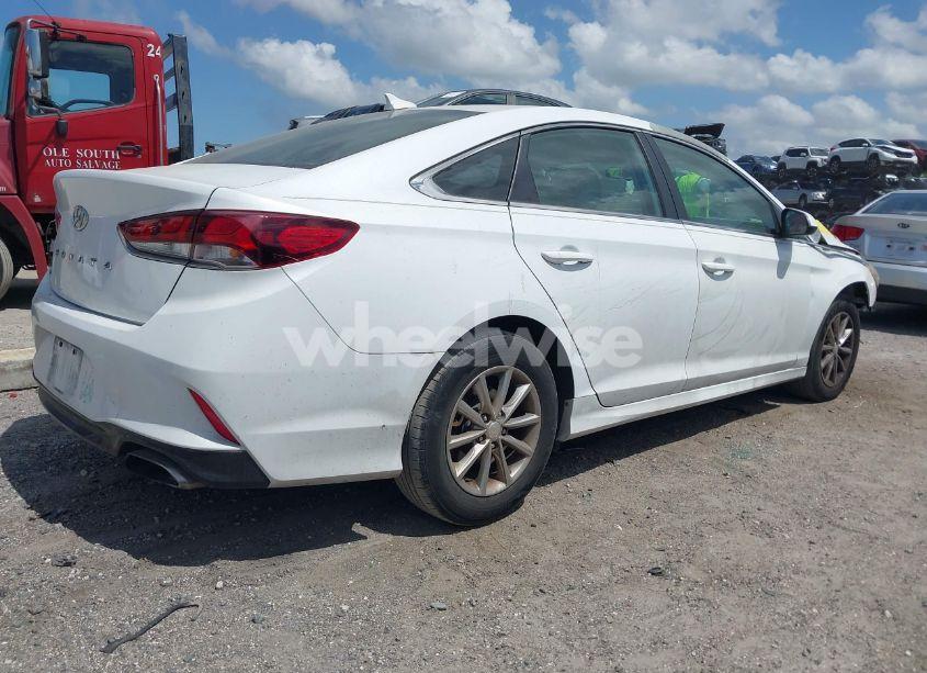 Photo 4 of 2018 Hyundai Sonata SE (VIN 5NPE24AF0JH697829)