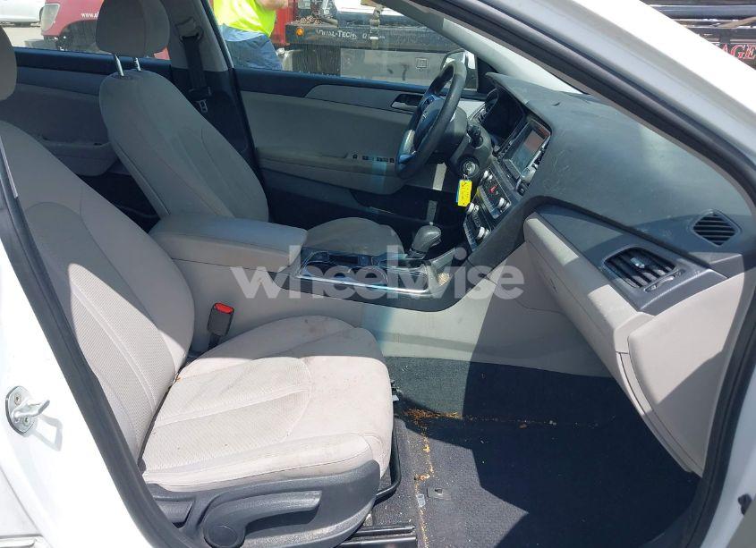 Photo 5 of 2018 Hyundai Sonata SE (VIN 5NPE24AF0JH697829)