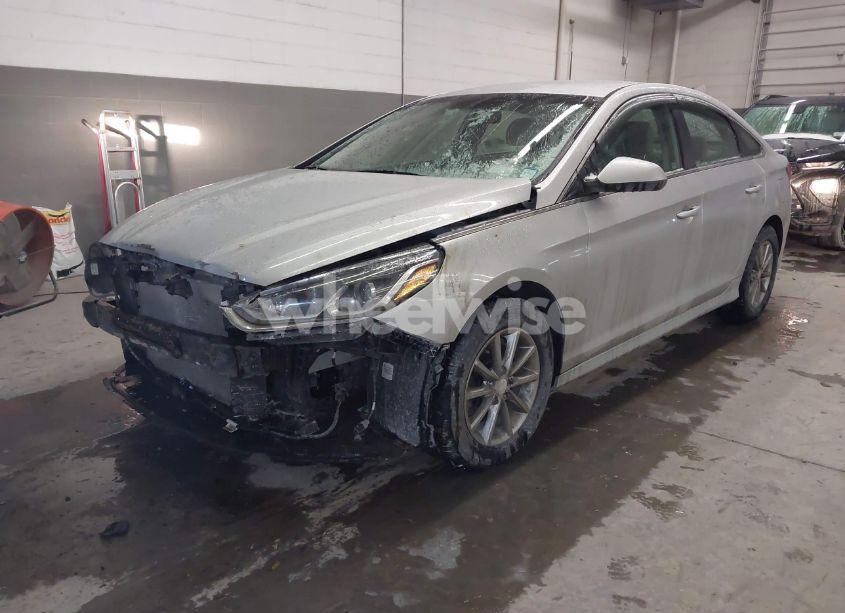 Photo 2 of 2018 Hyundai Sonata SE (VIN 5NPE24AF0JH707923)