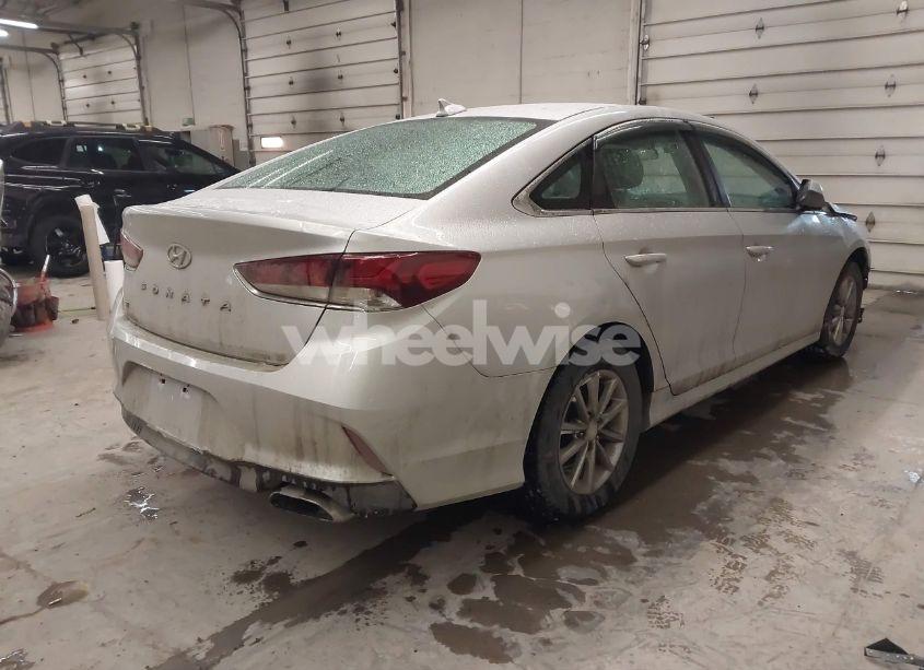 Photo 4 of 2018 Hyundai Sonata SE (VIN 5NPE24AF0JH707923)
