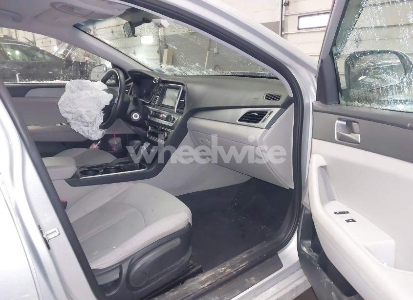 Photo 5 of 2018 Hyundai Sonata SE (VIN 5NPE24AF0JH707923)