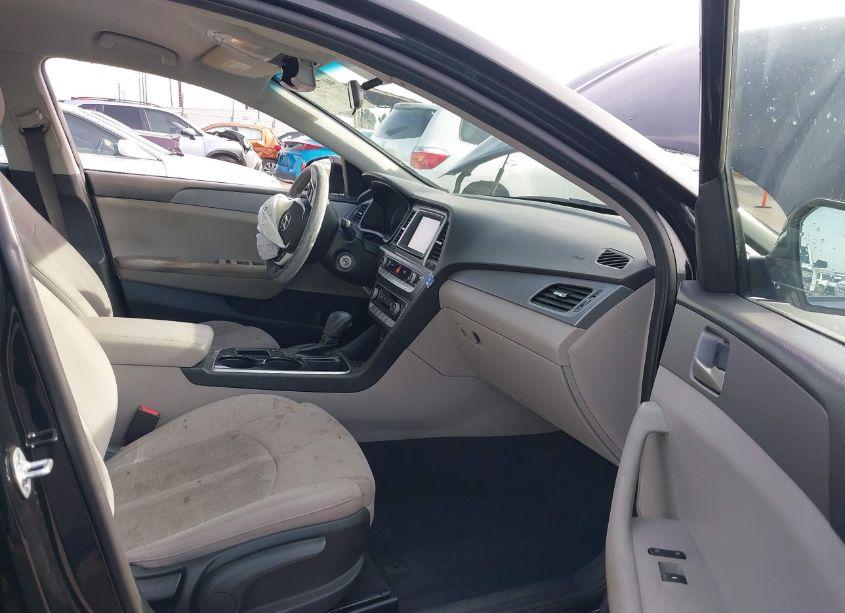 Photo 5 of 2019 Hyundai Sonata SE (VIN 5NPE24AF0KH737070)