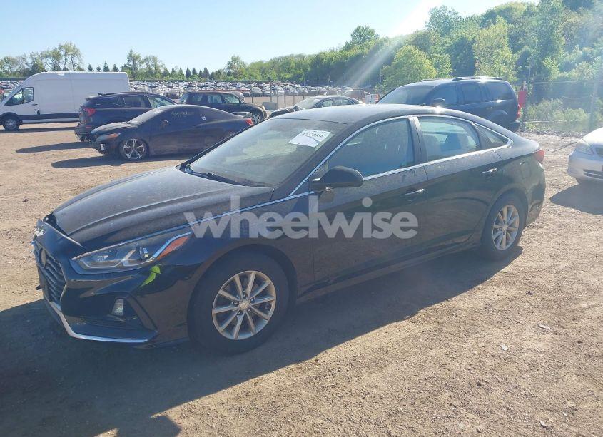 Photo 2 of 2019 Hyundai Sonata SE (VIN 5NPE24AF0KH746755)