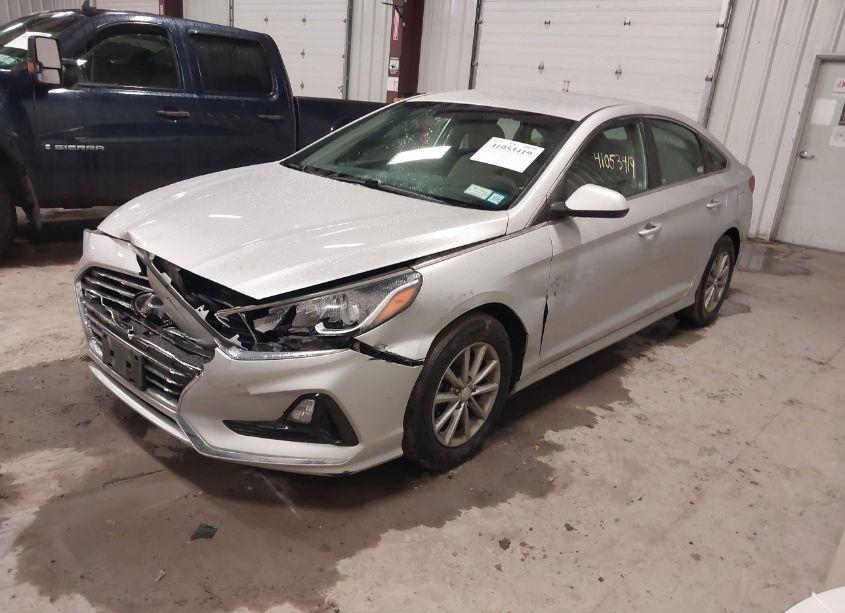 Photo 2 of 2019 Hyundai Sonata SE (VIN 5NPE24AF0KH748022)
