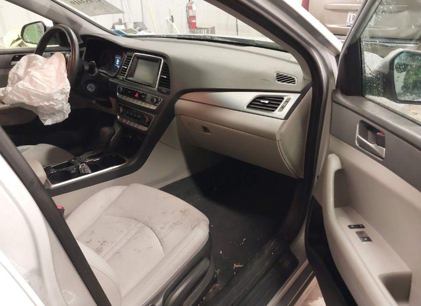 Photo 5 of 2019 Hyundai Sonata SE (VIN 5NPE24AF0KH748022)