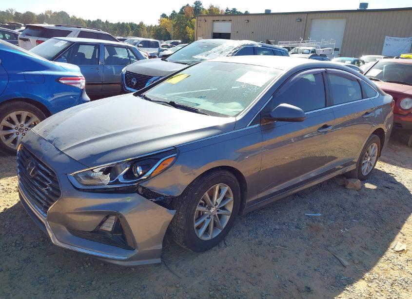 Photo 2 of 2019 Hyundai Sonata SE (VIN 5NPE24AF0KH758534)