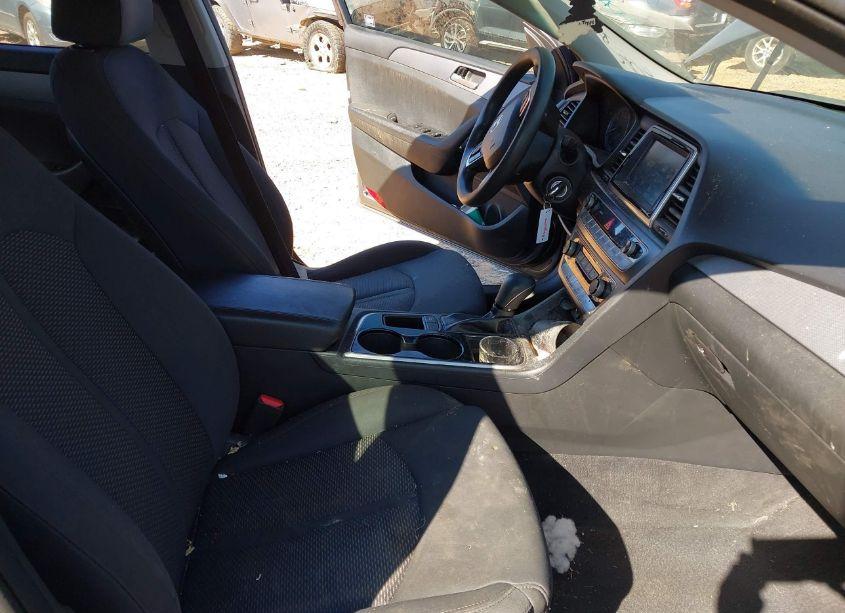 Photo 5 of 2019 Hyundai Sonata SE (VIN 5NPE24AF0KH758534)
