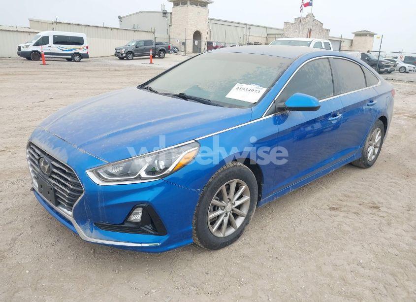 Photo 2 of 2019 Hyundai Sonata SE (VIN 5NPE24AF0KH767928)
