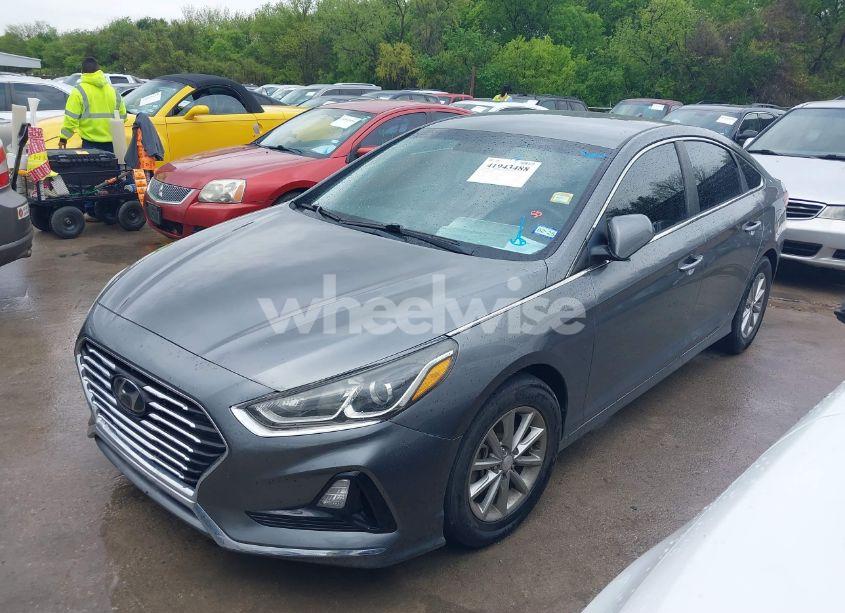 Photo 2 of 2019 Hyundai Sonata SE (VIN 5NPE24AF0KH788780)